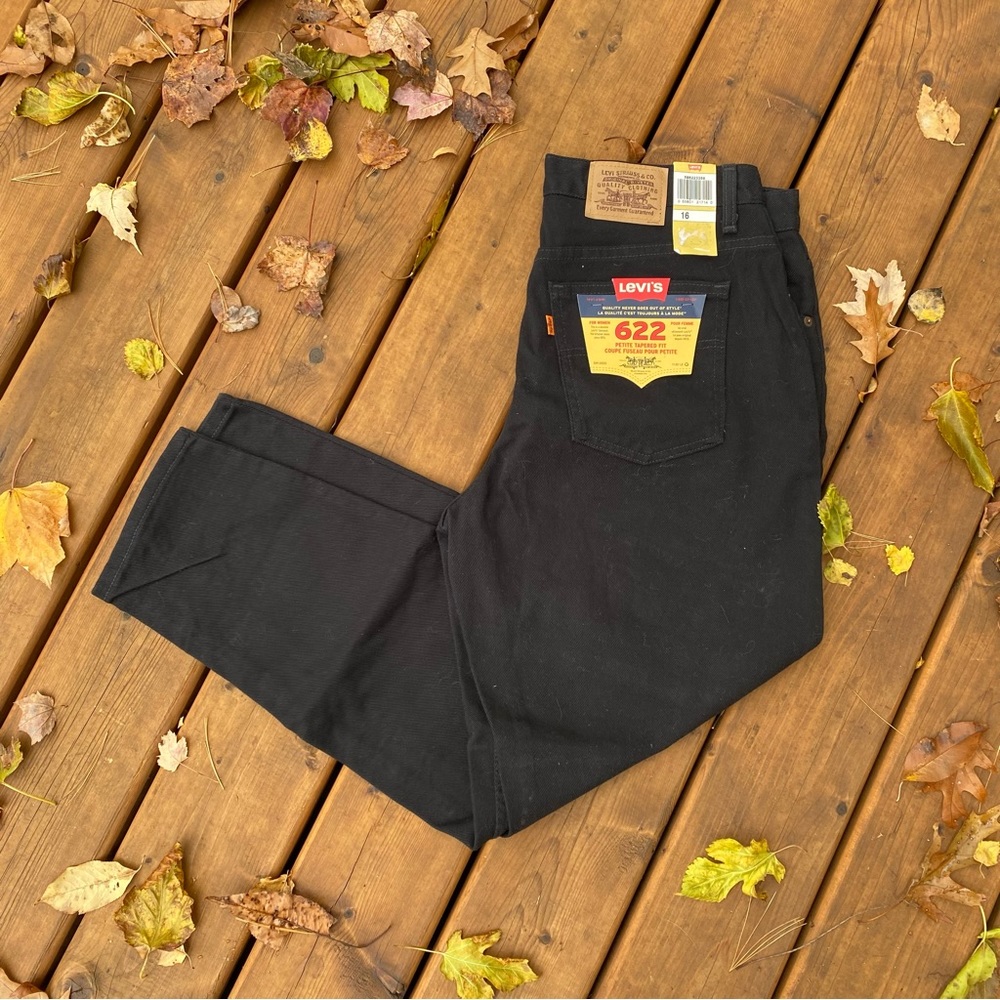 Black 622 Levi’s barrel jeans. New with Tags. Petite tapered fit.